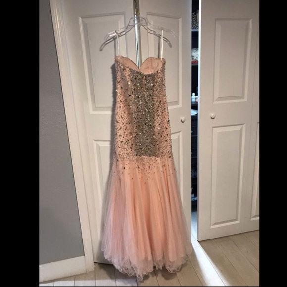 Dress - Picture 4 of 4